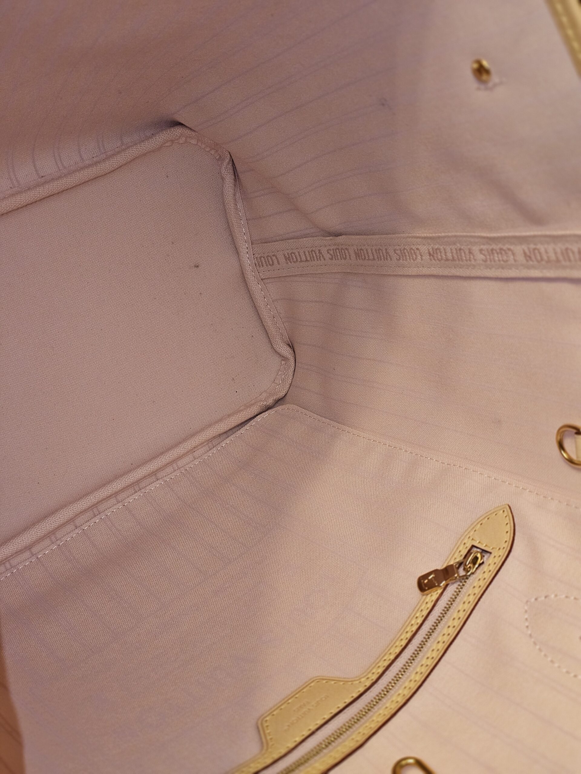 Interior zip pocket
