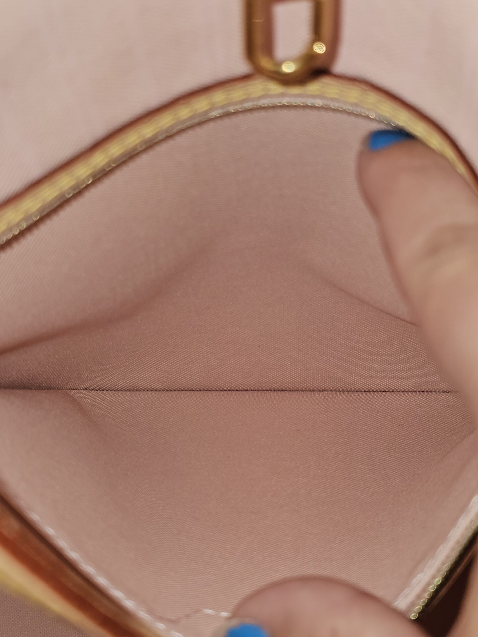 Interior pocket close up