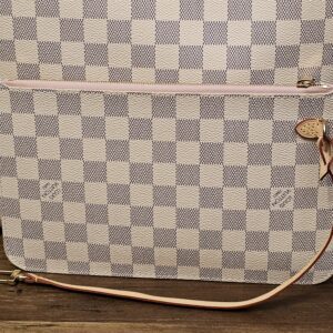 Matching removable pouch, front view