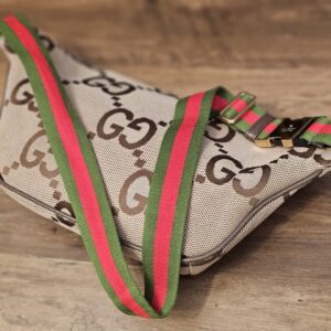 Overhead view with the green and red Web strap