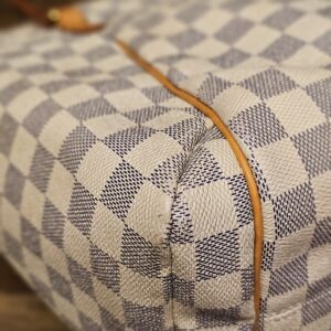 Close up of a bottom corner and leather piping