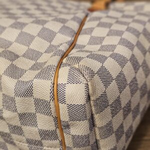 Close up of a bottom corner, other side