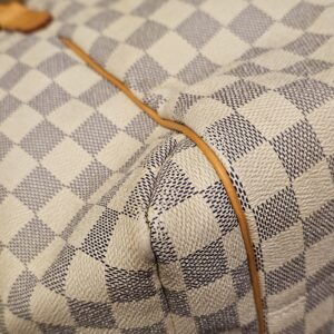 Close up of a corner with light creasing