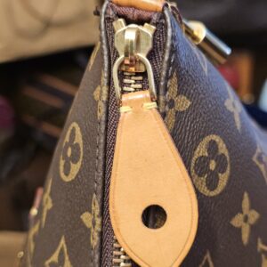 Side zip end with the vachetta zip pull
