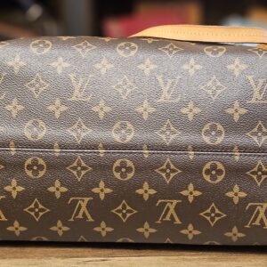 Base view of the Monogram canvas