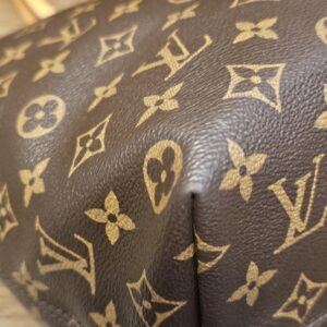 Close up of a bottom corner, other side