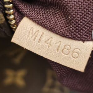 Date code MI4186 stamped on the interior tab