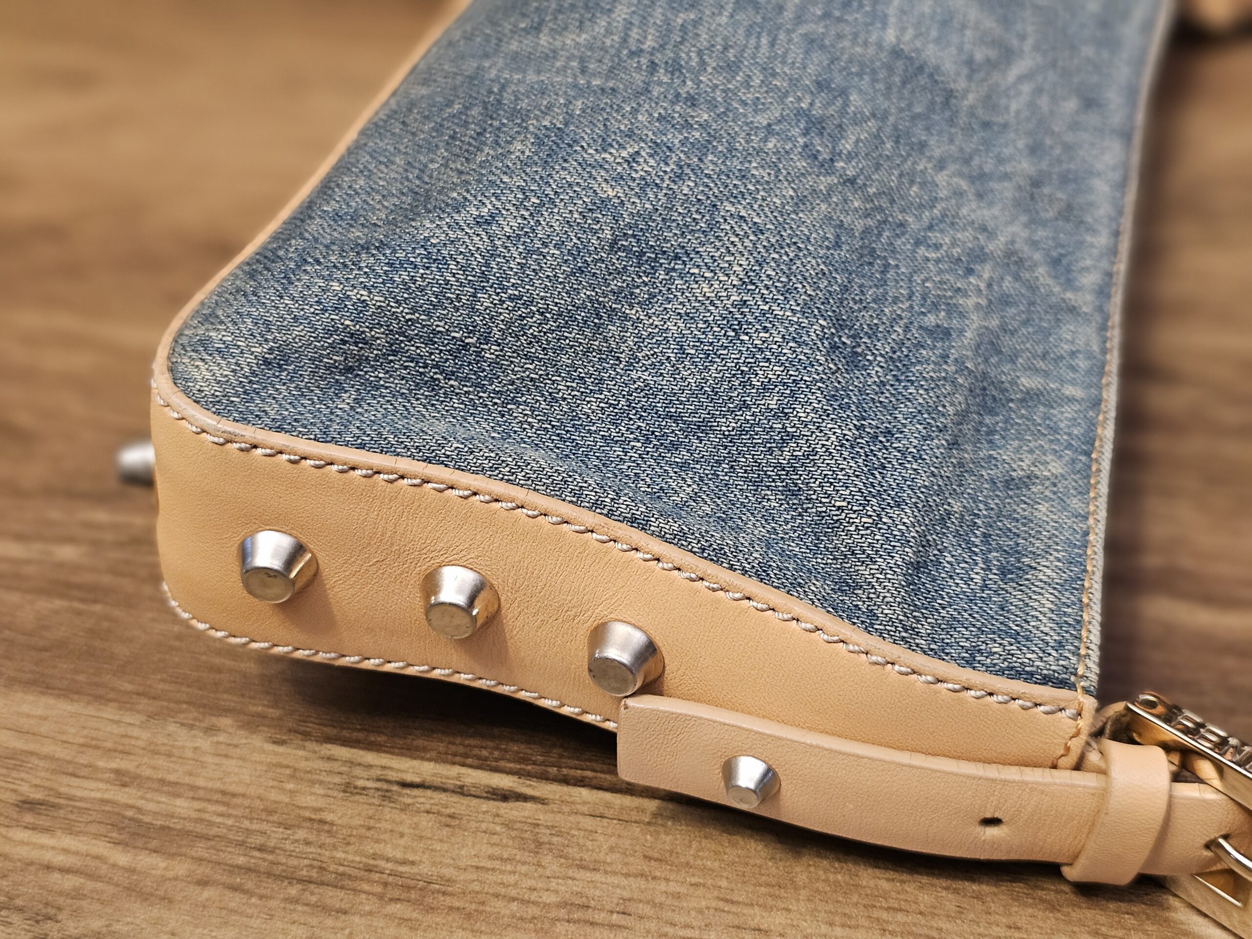 Side and base with studded light leather trim