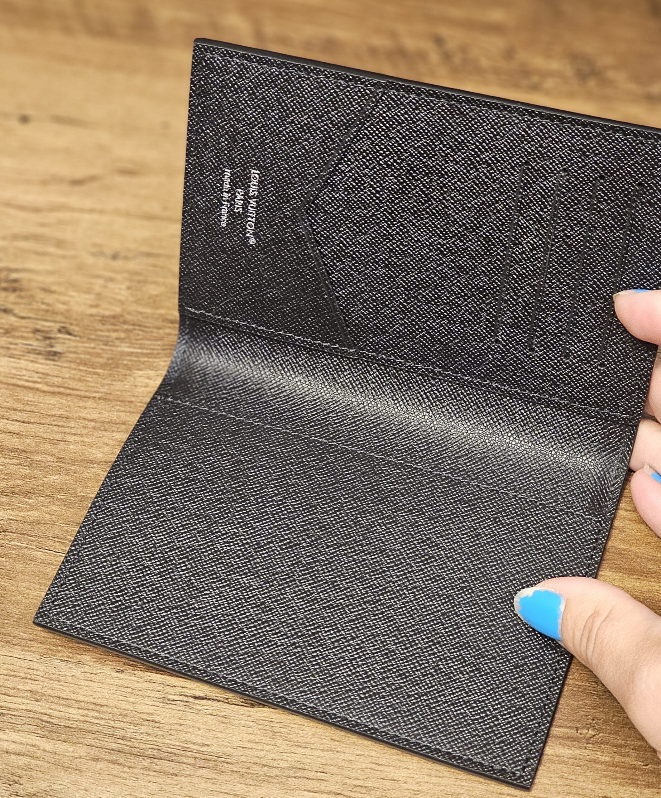 Louis Vuitton Passport Cover Eclipse - Image 4