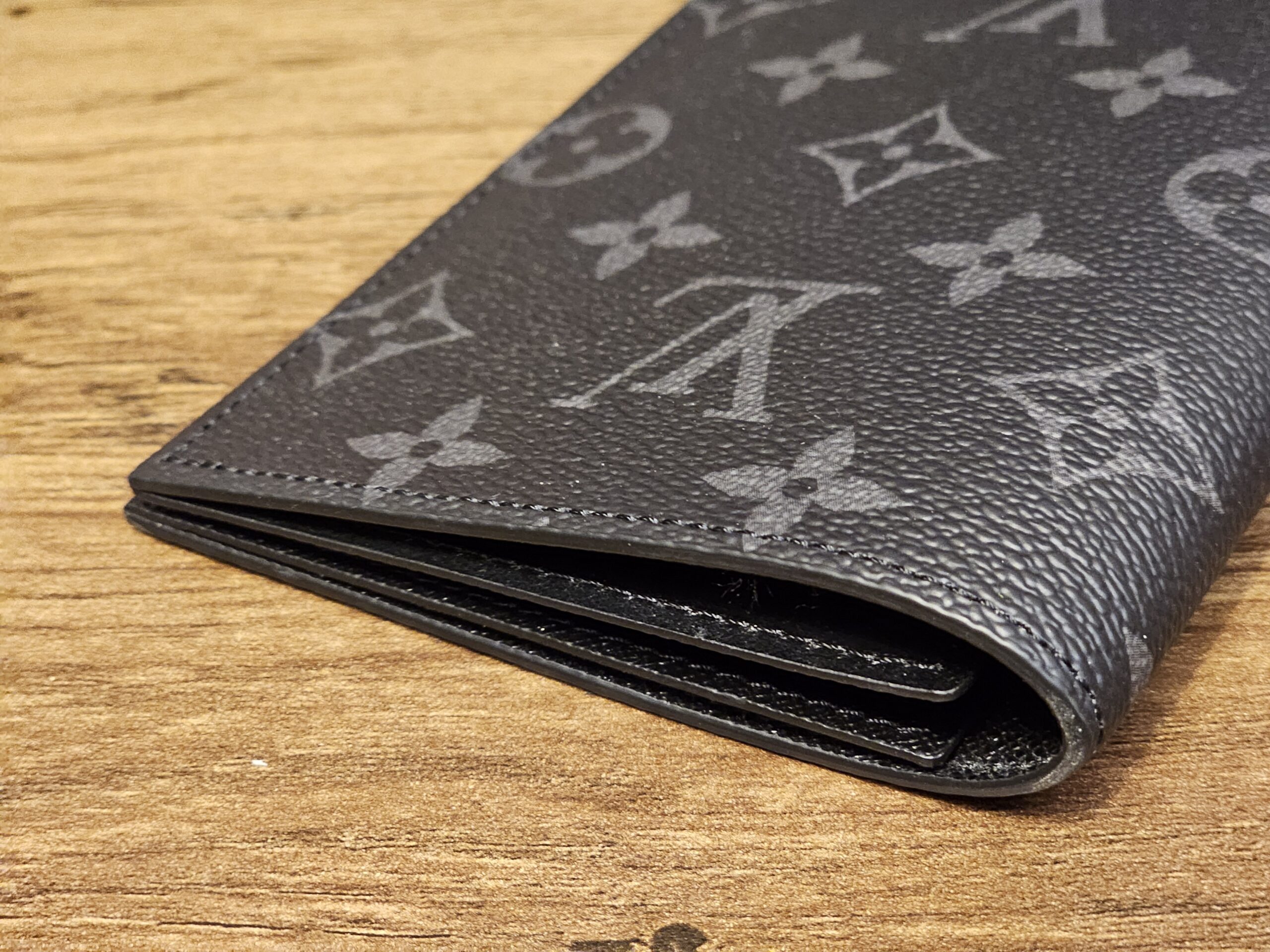 Louis Vuitton Passport Cover Eclipse - Image 5